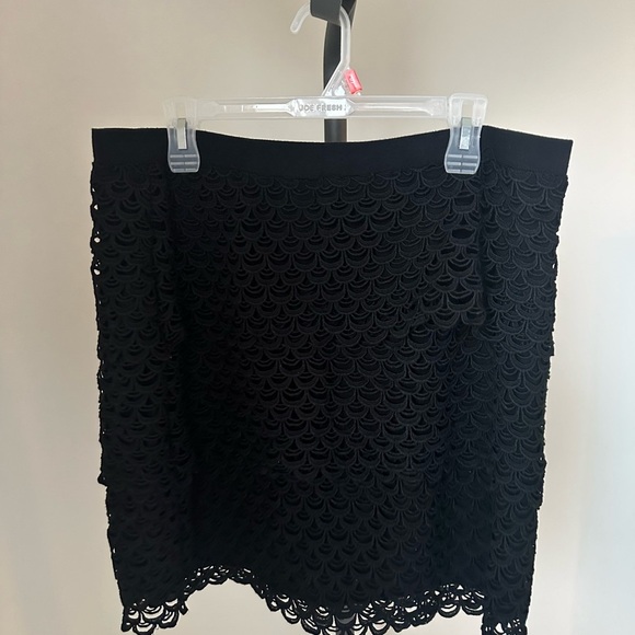 Chic Black Lace Pencil Skirt - Picture 1 of 6